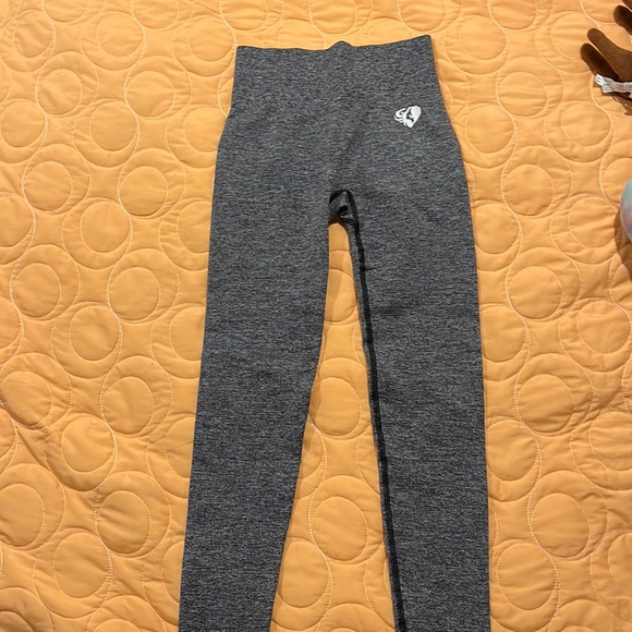 Women’s Best Grey workout leggings - Picture 1 of 2